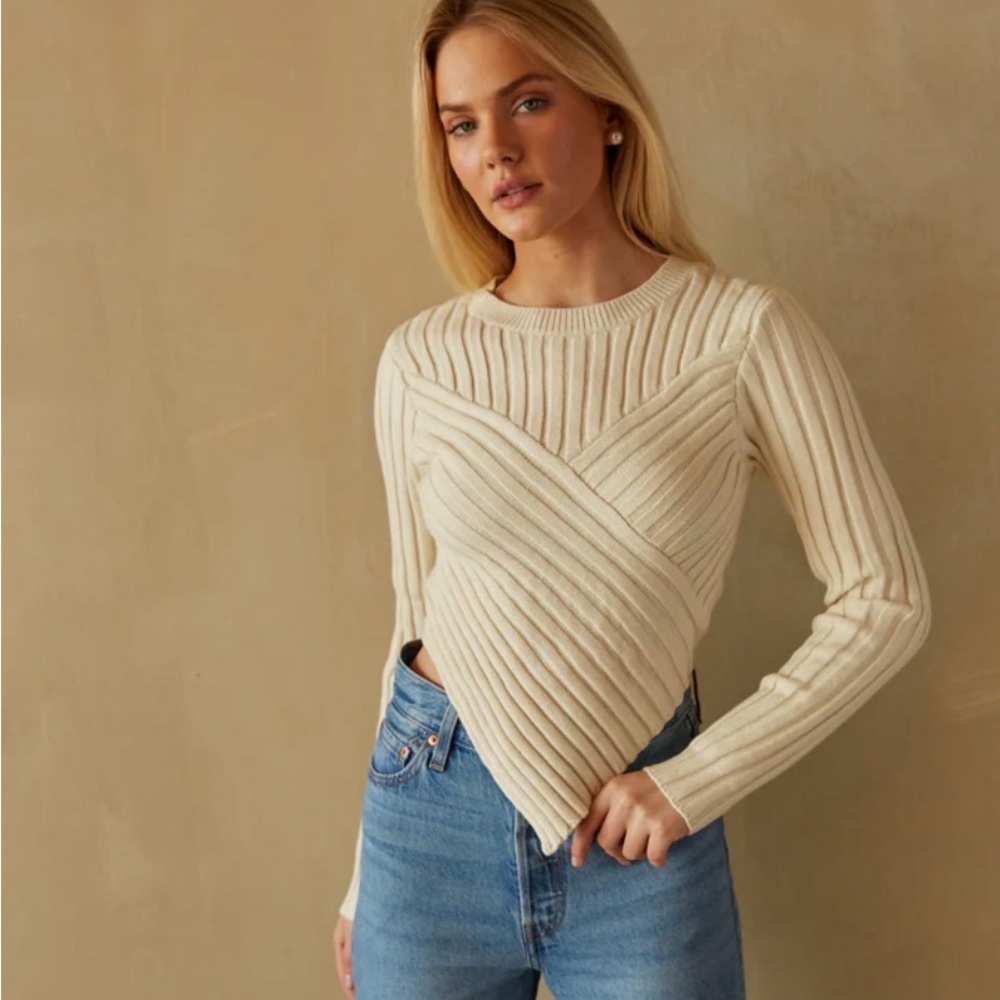 Chic White Ribbed Sweater - Picture 2 of 11